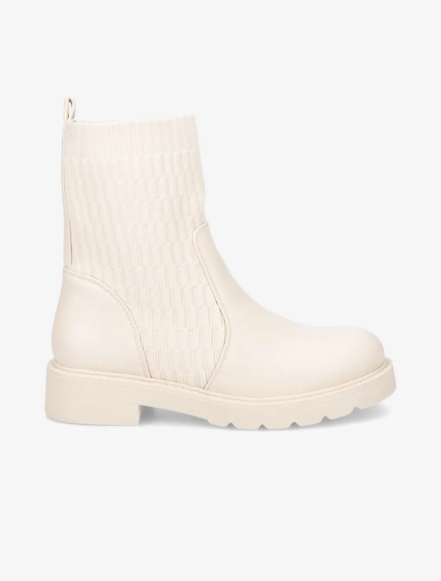 Boots en simili et tissu gaufré - Écru