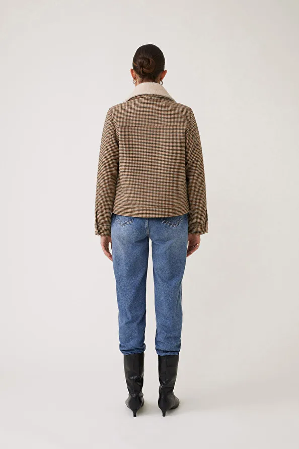 Manteau court à carreaux