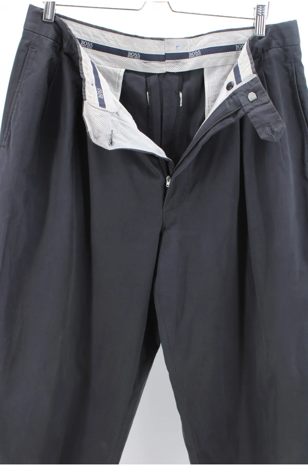 Pantalon Hugo Boss gris foncé / Vêtement d'occasion vintage friperie