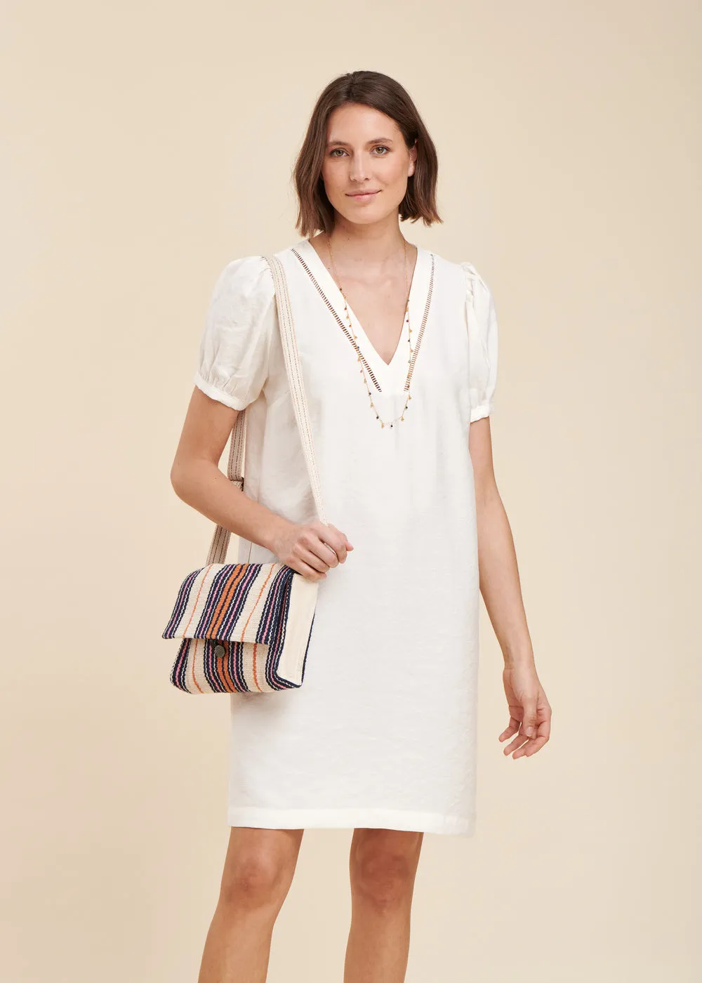 Robe courte manches bouffantes