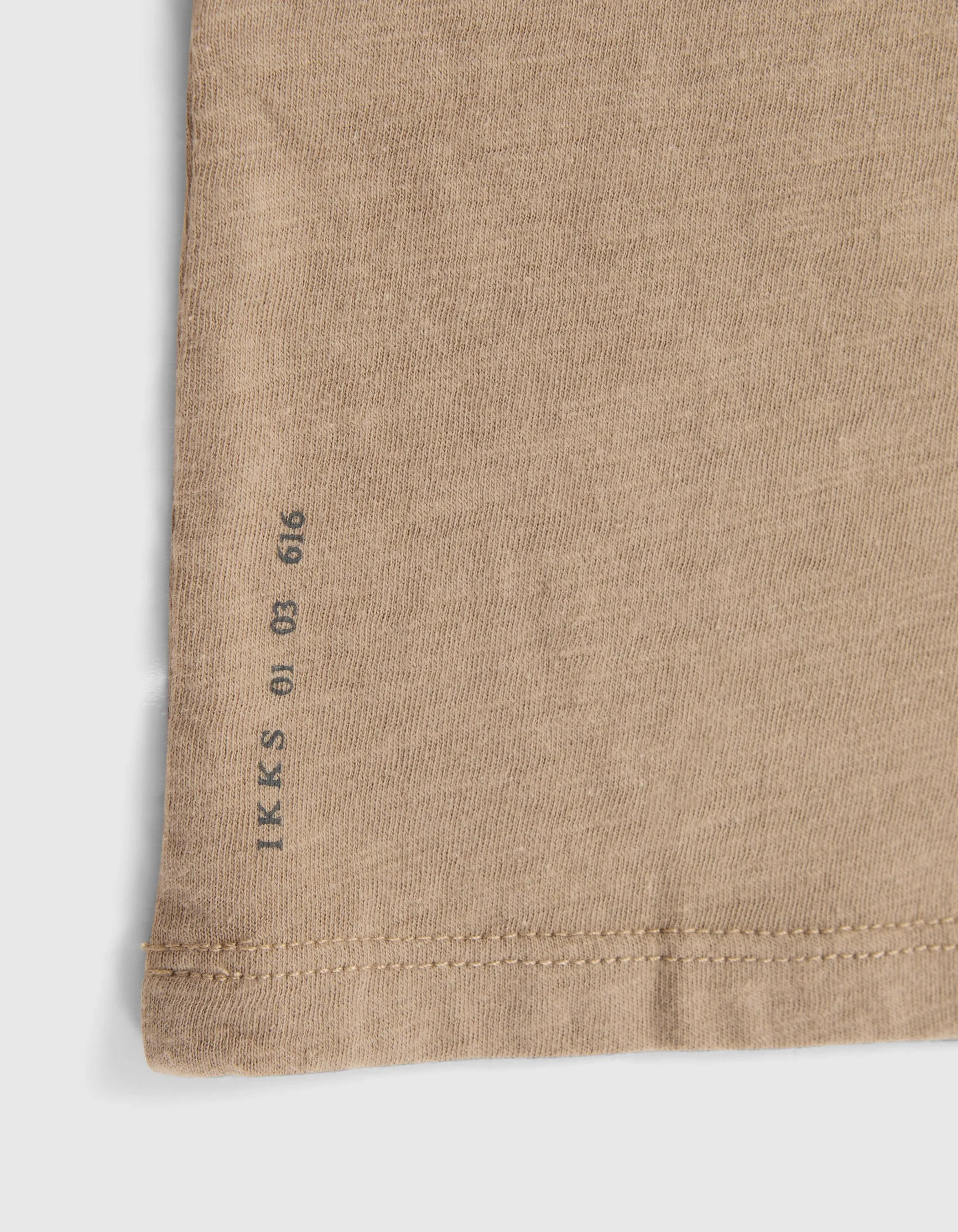 T-shirt L'Essentiel beige coton bio col V Homme